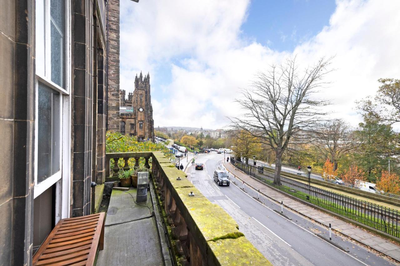 Joivy Chic 2Br Apt With City Views At The Heart Of Old Town Apartment Edinburgh Exterior photo