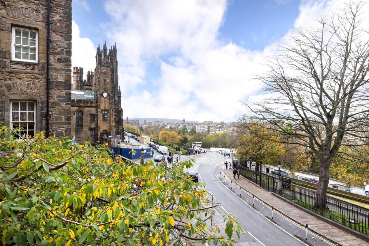 Joivy Chic 2Br Apt With City Views At The Heart Of Old Town Apartment Edinburgh Exterior photo