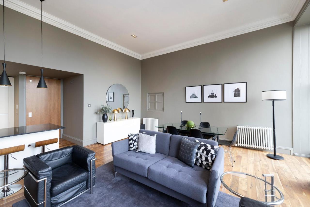 Joivy Chic 2Br Apt With City Views At The Heart Of Old Town Apartment Edinburgh Exterior photo