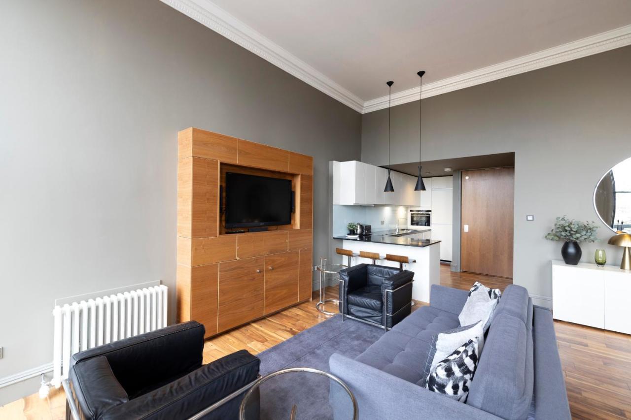 Joivy Chic 2Br Apt With City Views At The Heart Of Old Town Apartment Edinburgh Exterior photo