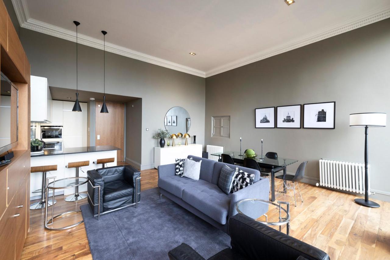 Joivy Chic 2Br Apt With City Views At The Heart Of Old Town Apartment Edinburgh Exterior photo