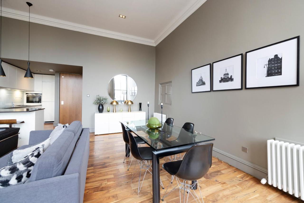 Joivy Chic 2Br Apt With City Views At The Heart Of Old Town Apartment Edinburgh Exterior photo